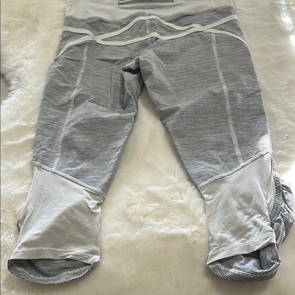 Lululemon Cropped Legging - Picture 2 of 7